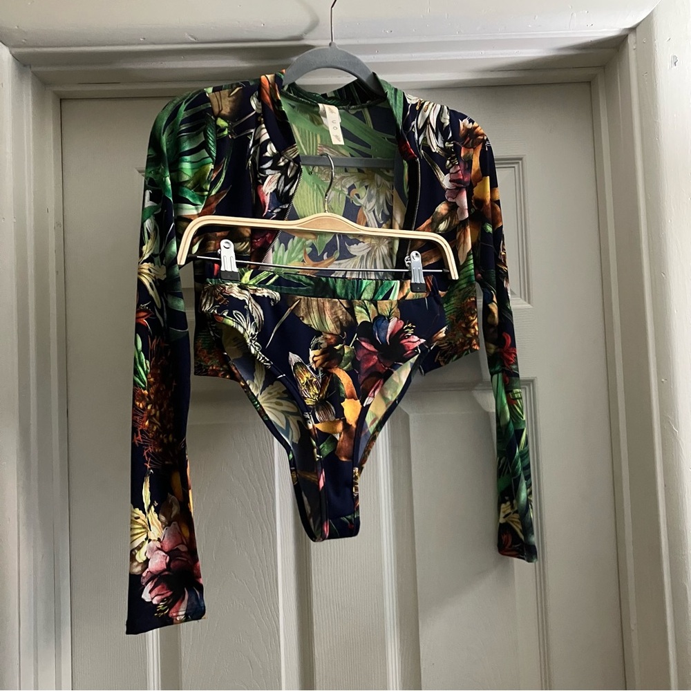 Polyester Mesh Crop Jacket and Matching High Leg Style Bottoms